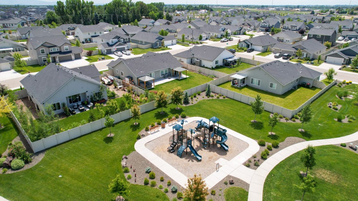 Shop new available homes in Jump Creek, located in Meridian, Idaho.