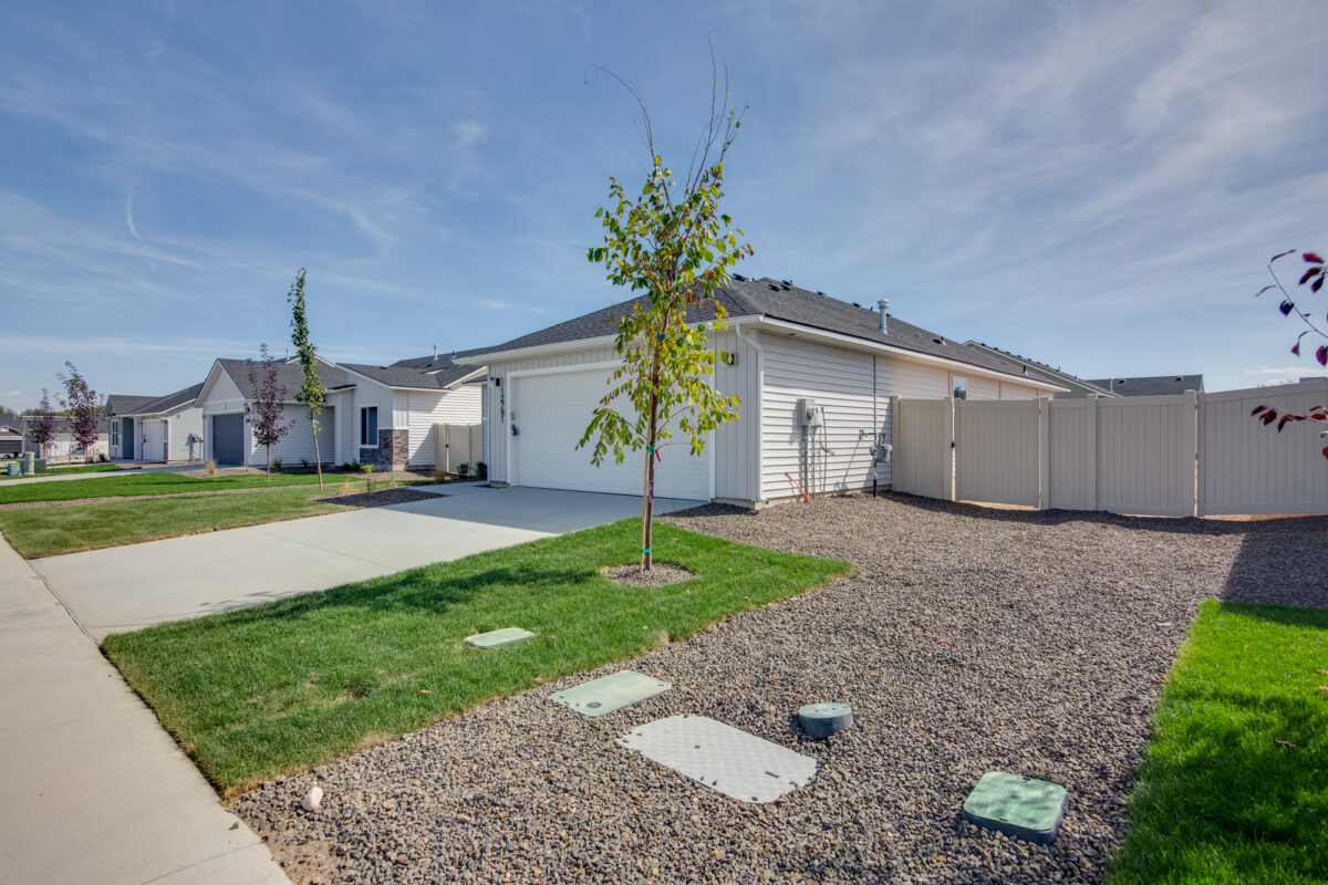 2023-assets-images-CBH homes-Klamath Falls-Langton 1502-21