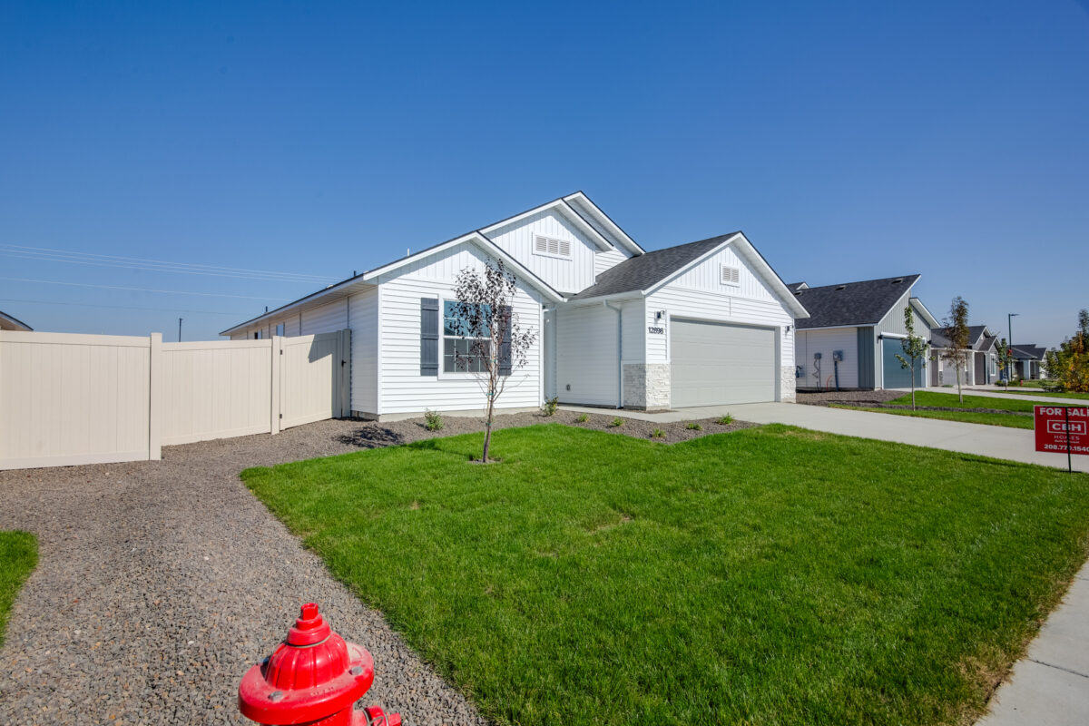 2024-assets-images-CBH homes-Klamath Falls-Coral 1699-23