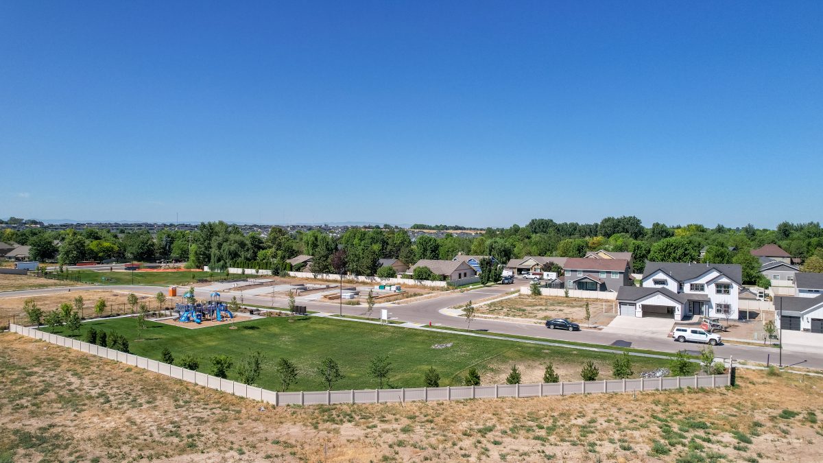 Shop new available homes in Cache Creek, located in Meridian, Idaho.