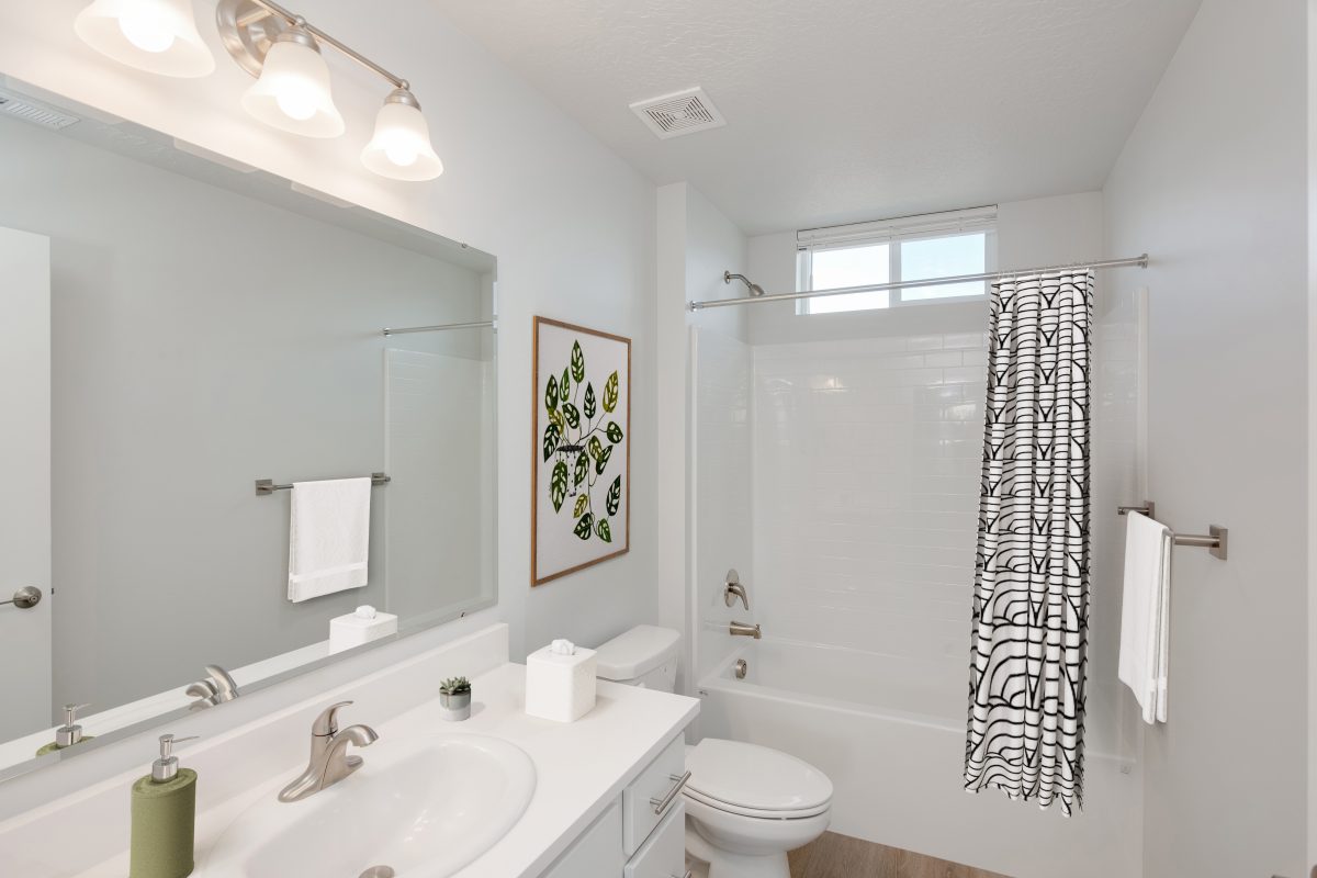 2023-assets-images-CBH-homes-Twin-Groves-2bed-bathroom_virtually-staged