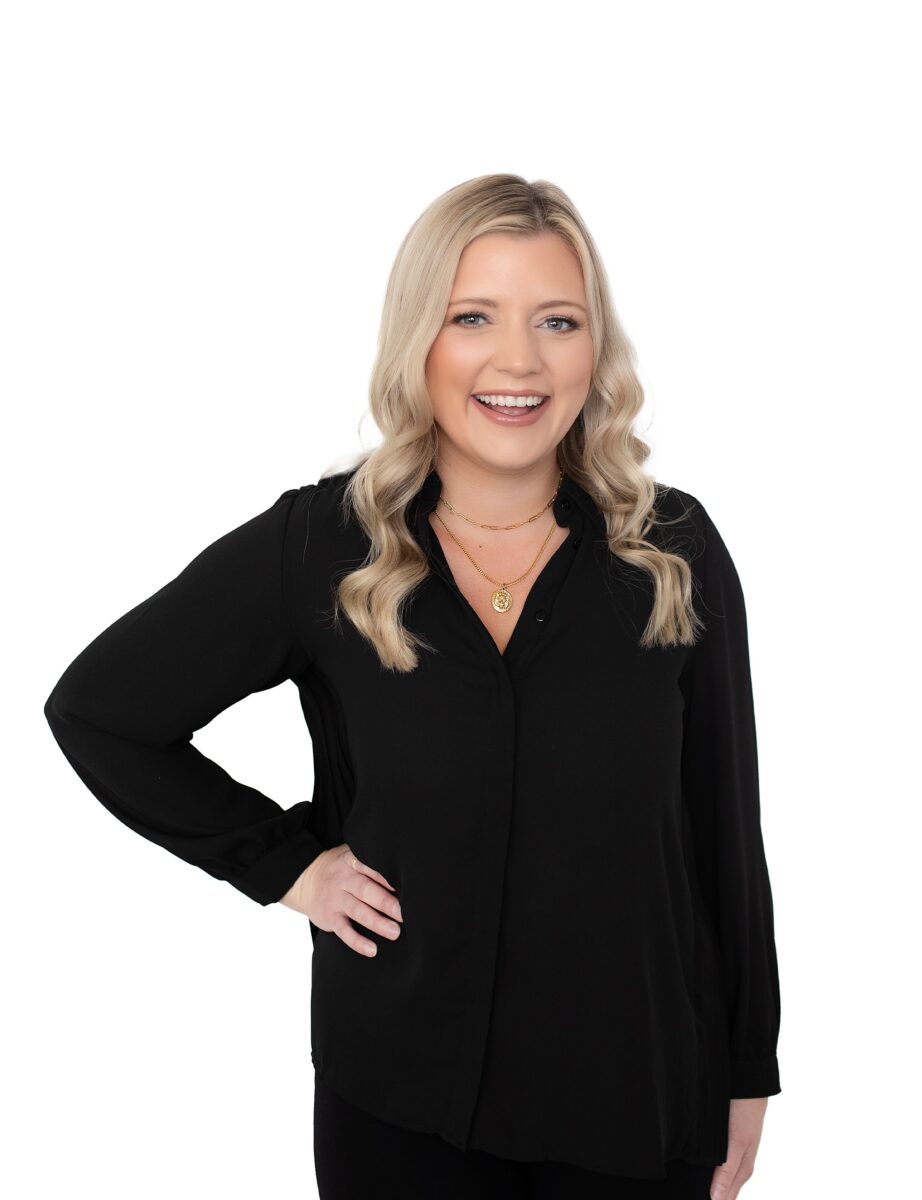 Headshot of Arielle smiling