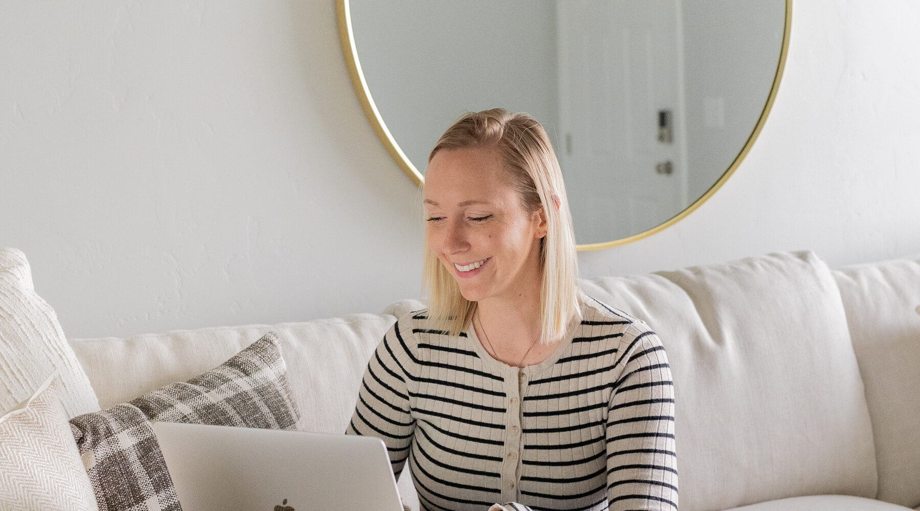 Homeowners submitting a warranty request online with CBH Homes